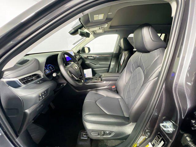 new 2025 Toyota Highlander Hybrid car, priced at $57,902