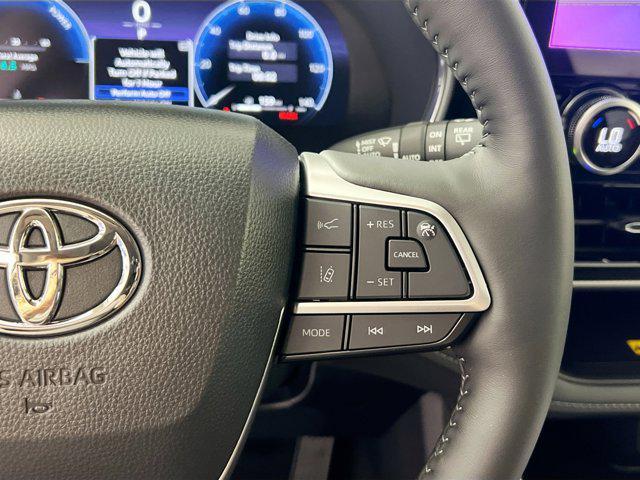 new 2025 Toyota Highlander Hybrid car, priced at $57,902