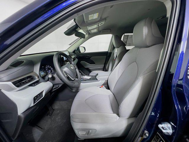 new 2025 Toyota Highlander car, priced at $45,997