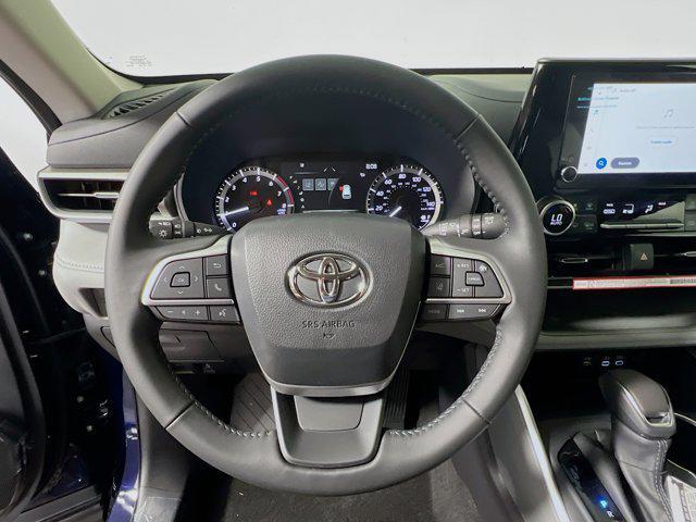new 2025 Toyota Highlander car, priced at $45,997