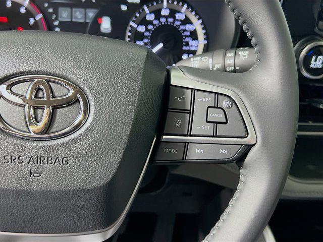 new 2025 Toyota Highlander car, priced at $45,997