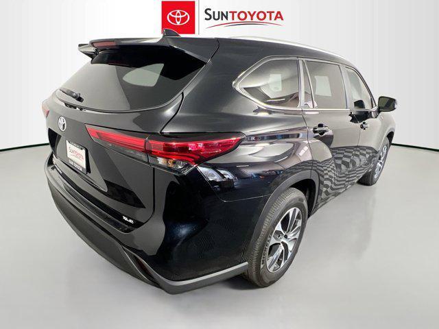 used 2023 Toyota Highlander car, priced at $33,960