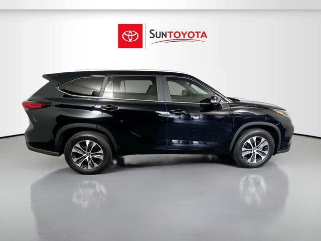 used 2023 Toyota Highlander car, priced at $33,960