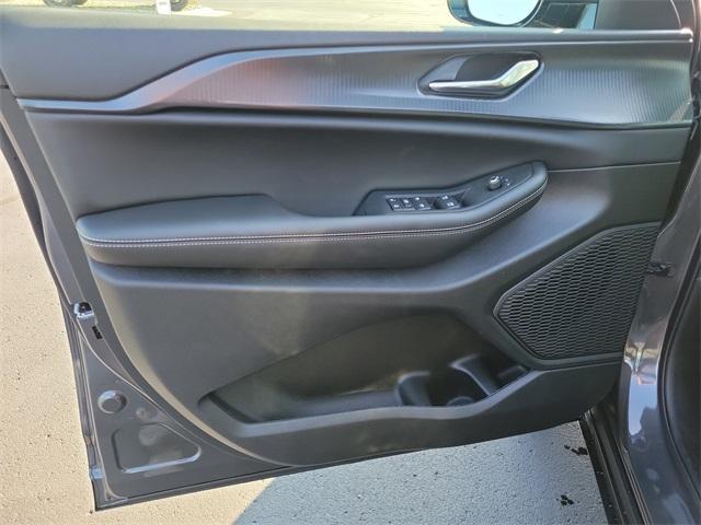 new 2025 Jeep Grand Cherokee car, priced at $47,398