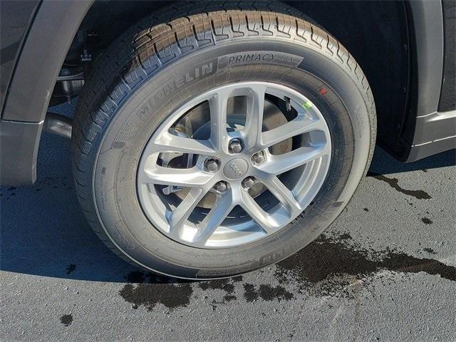 new 2025 Jeep Grand Cherokee L car, priced at $43,990