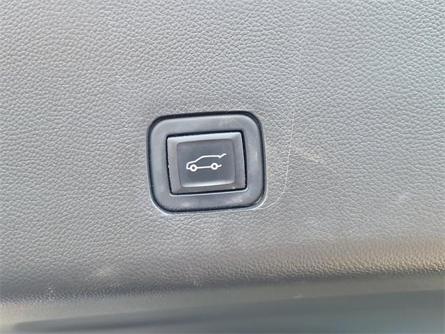 used 2022 Chevrolet Traverse car, priced at $29,949