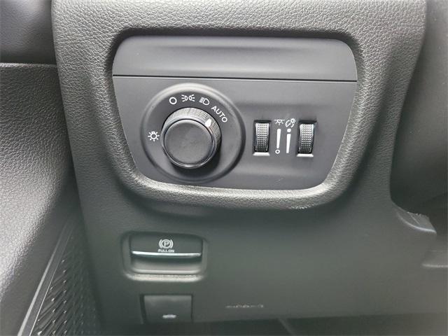 new 2025 Jeep Grand Cherokee car, priced at $47,020