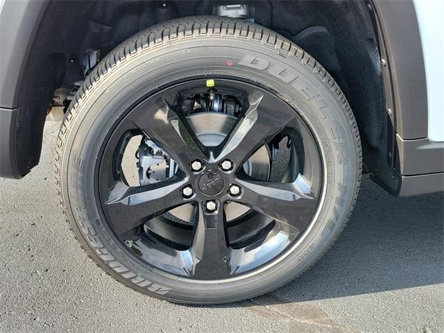 new 2025 Jeep Grand Cherokee car, priced at $47,020