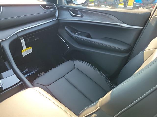 new 2025 Jeep Grand Cherokee car, priced at $53,355