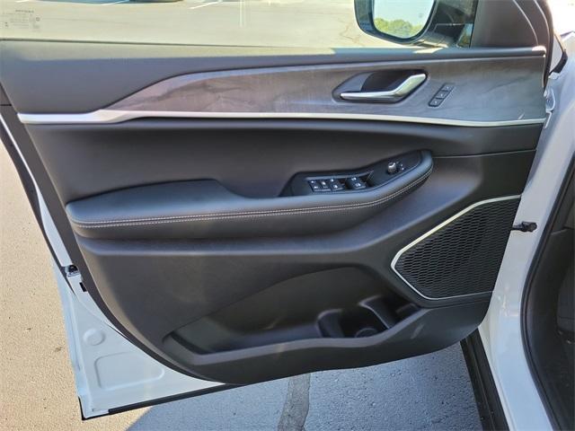 new 2025 Jeep Grand Cherokee car, priced at $53,355