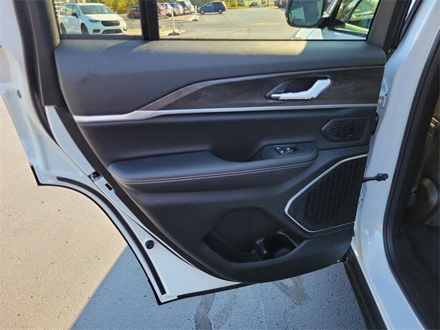 new 2025 Jeep Grand Cherokee car, priced at $53,355