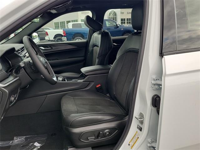 new 2025 Jeep Grand Cherokee car, priced at $47,020
