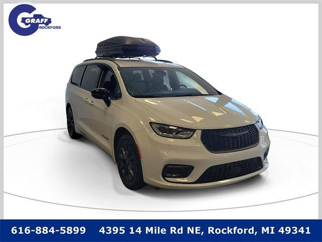 new 2025 Chrysler Pacifica car, priced at $45,160