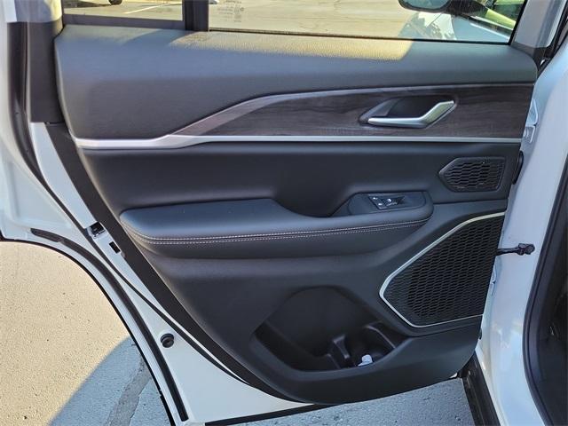 new 2025 Jeep Grand Cherokee car, priced at $53,355