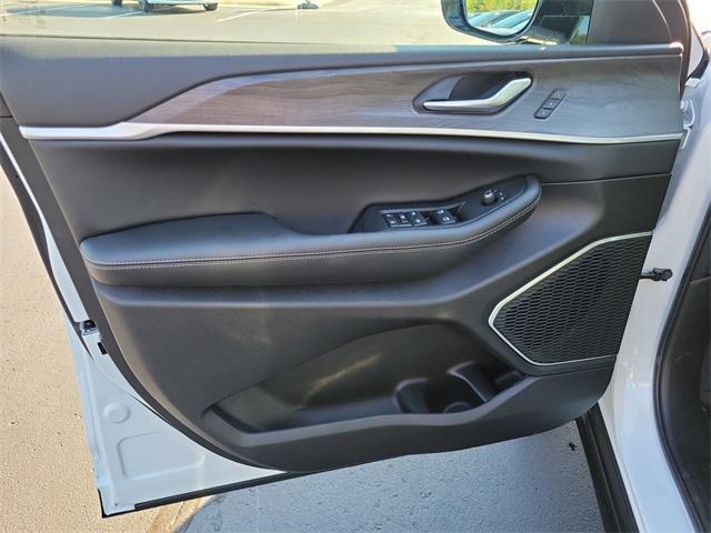 new 2025 Jeep Grand Cherokee car, priced at $53,355