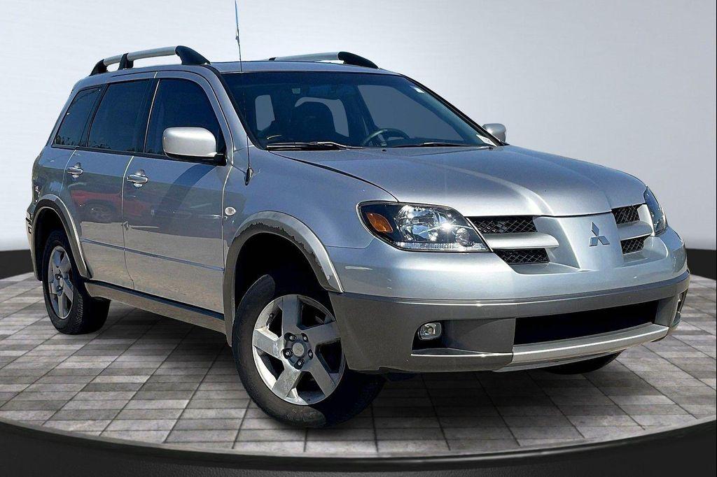 used 2004 Mitsubishi Outlander car, priced at $5,500