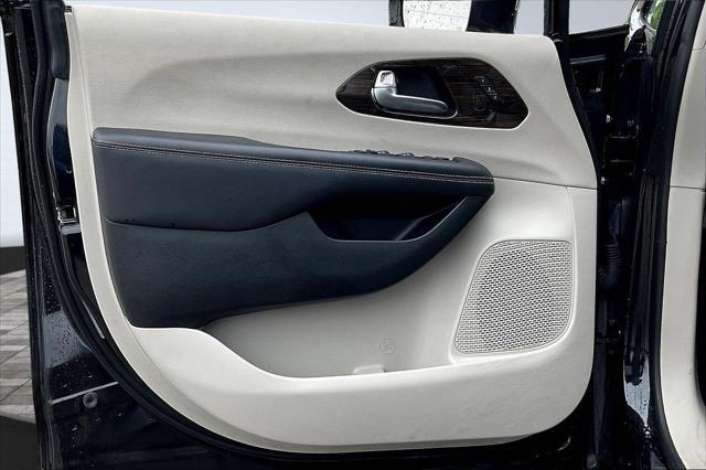 used 2023 Chrysler Pacifica car, priced at $29,000
