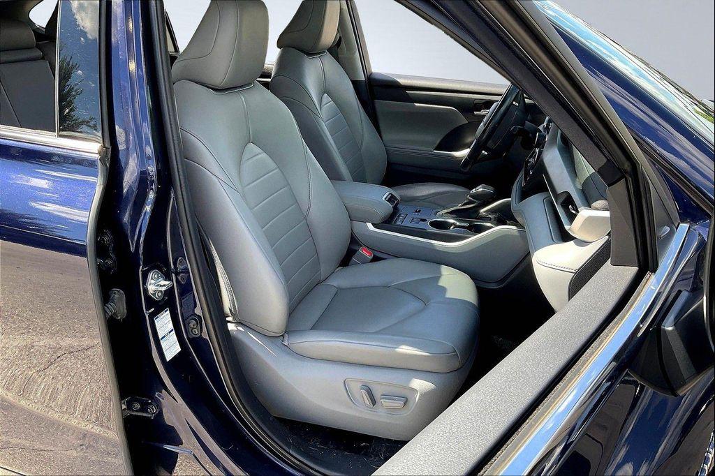 used 2021 Toyota Highlander Hybrid car, priced at $37,890
