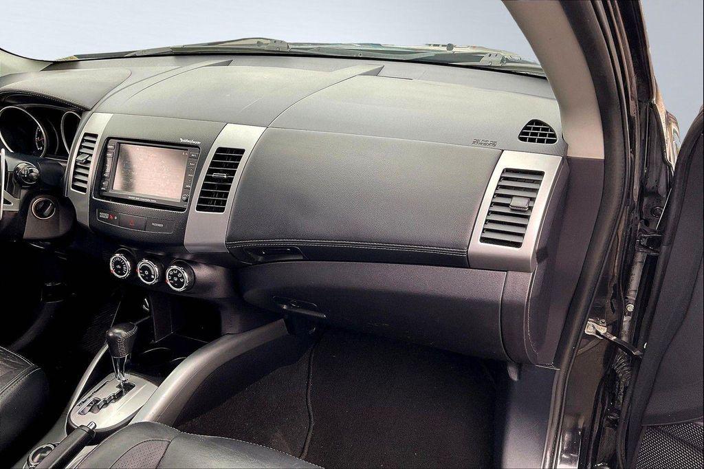 used 2010 Mitsubishi Outlander car, priced at $5,997