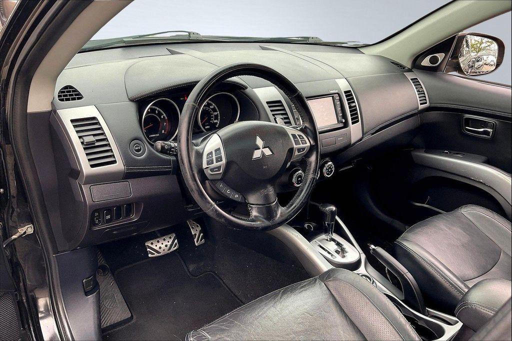 used 2010 Mitsubishi Outlander car, priced at $5,997