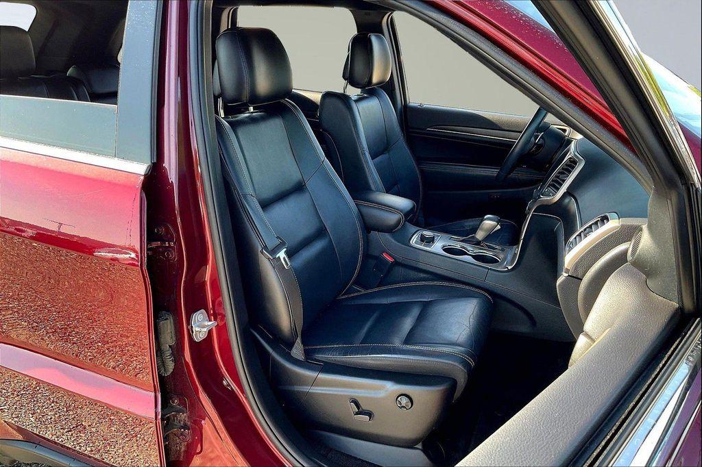 used 2017 Jeep Grand Cherokee car, priced at $15,718