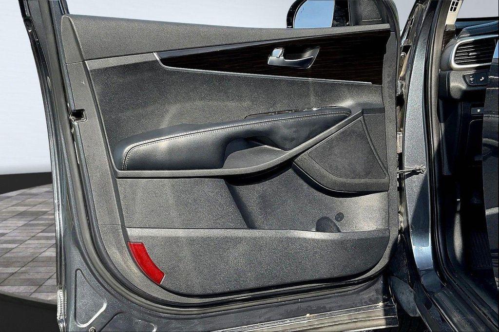 used 2020 Kia Sorento car, priced at $13,999