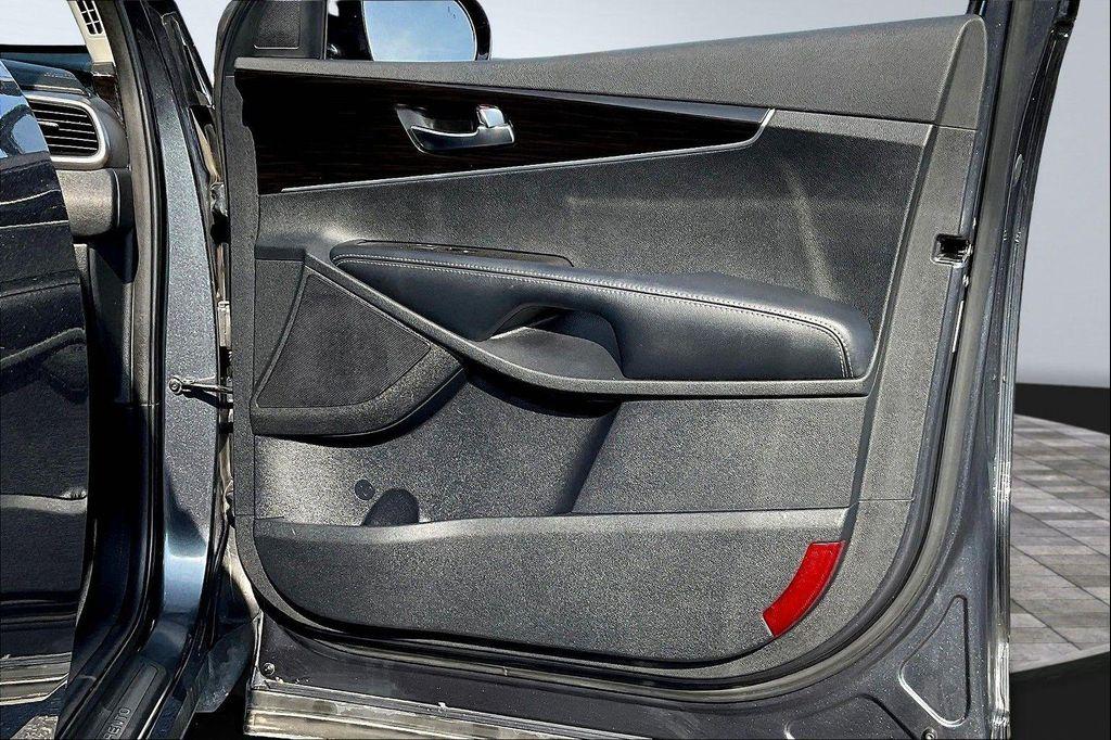 used 2020 Kia Sorento car, priced at $13,999