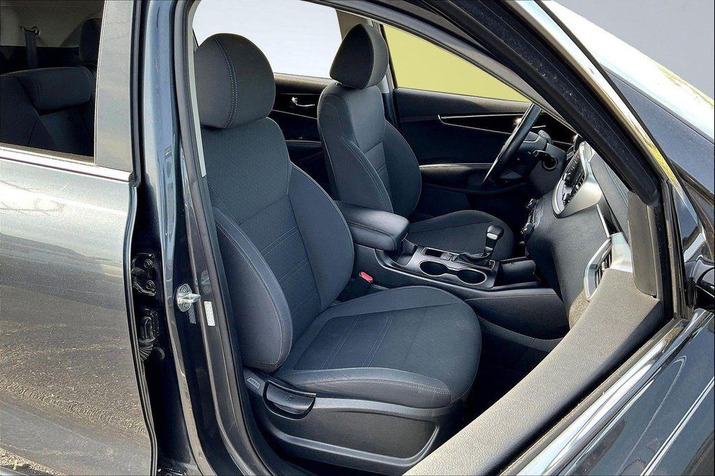 used 2020 Kia Sorento car, priced at $13,999