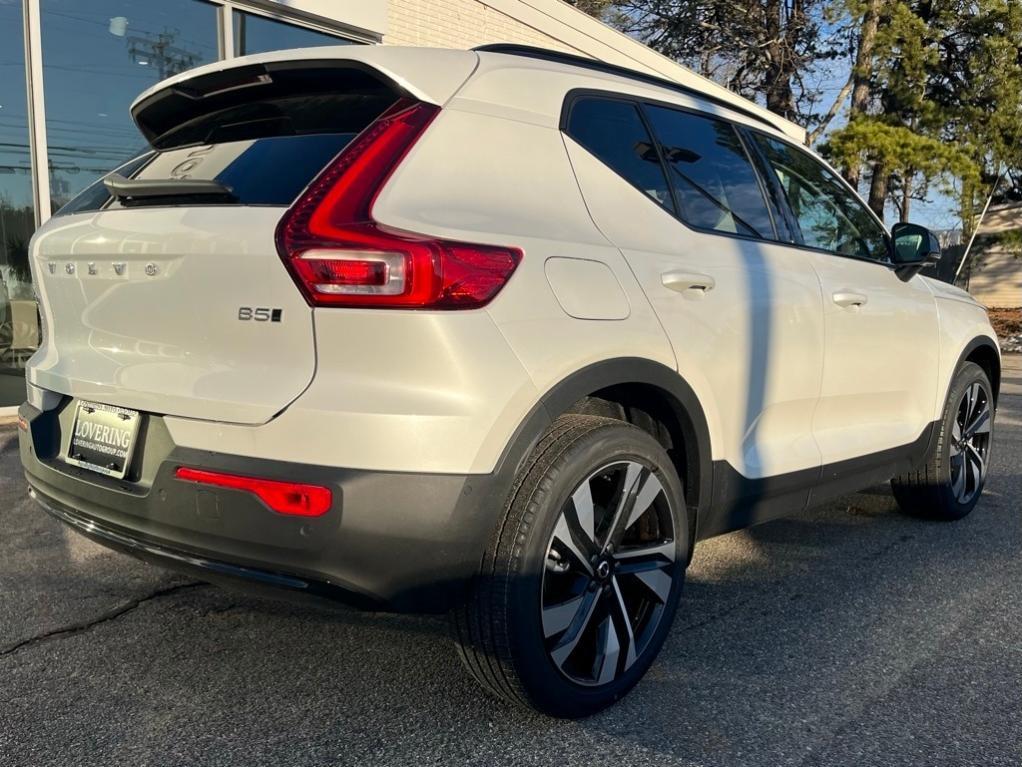 new 2025 Volvo XC40 car