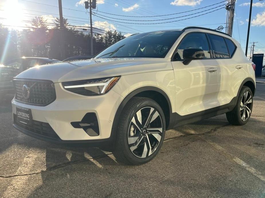 new 2025 Volvo XC40 car