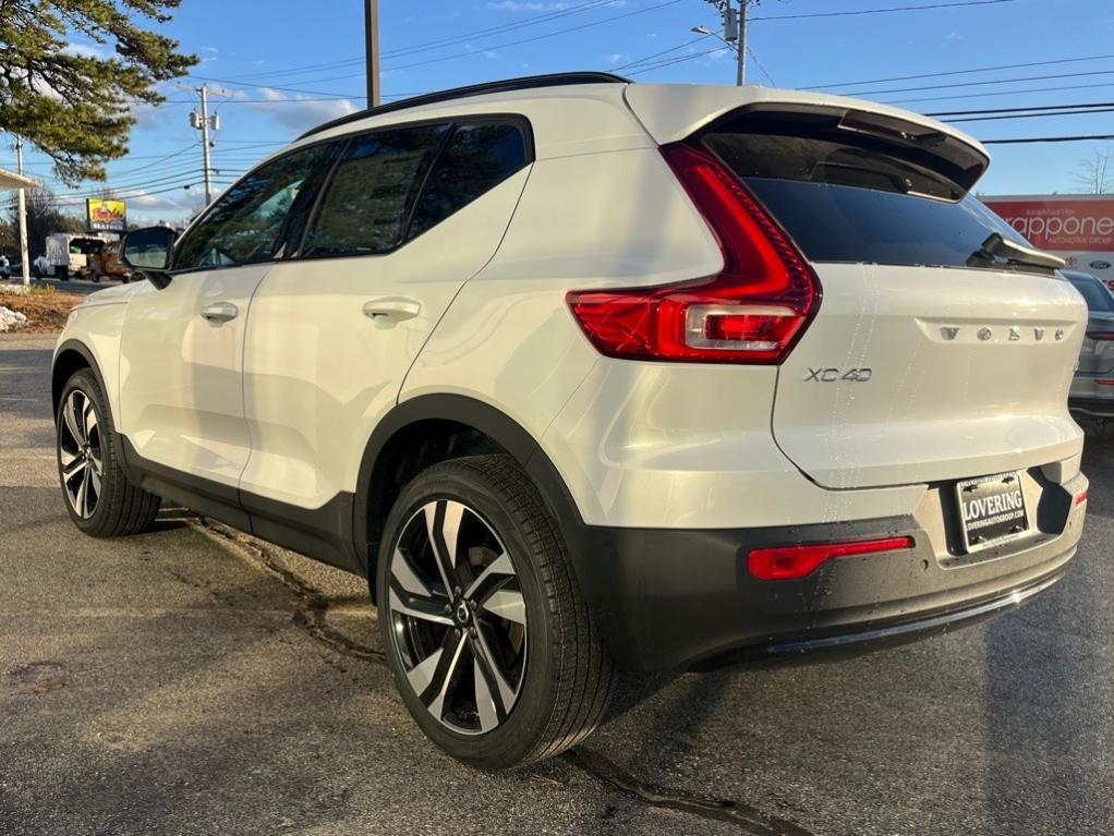 new 2025 Volvo XC40 car