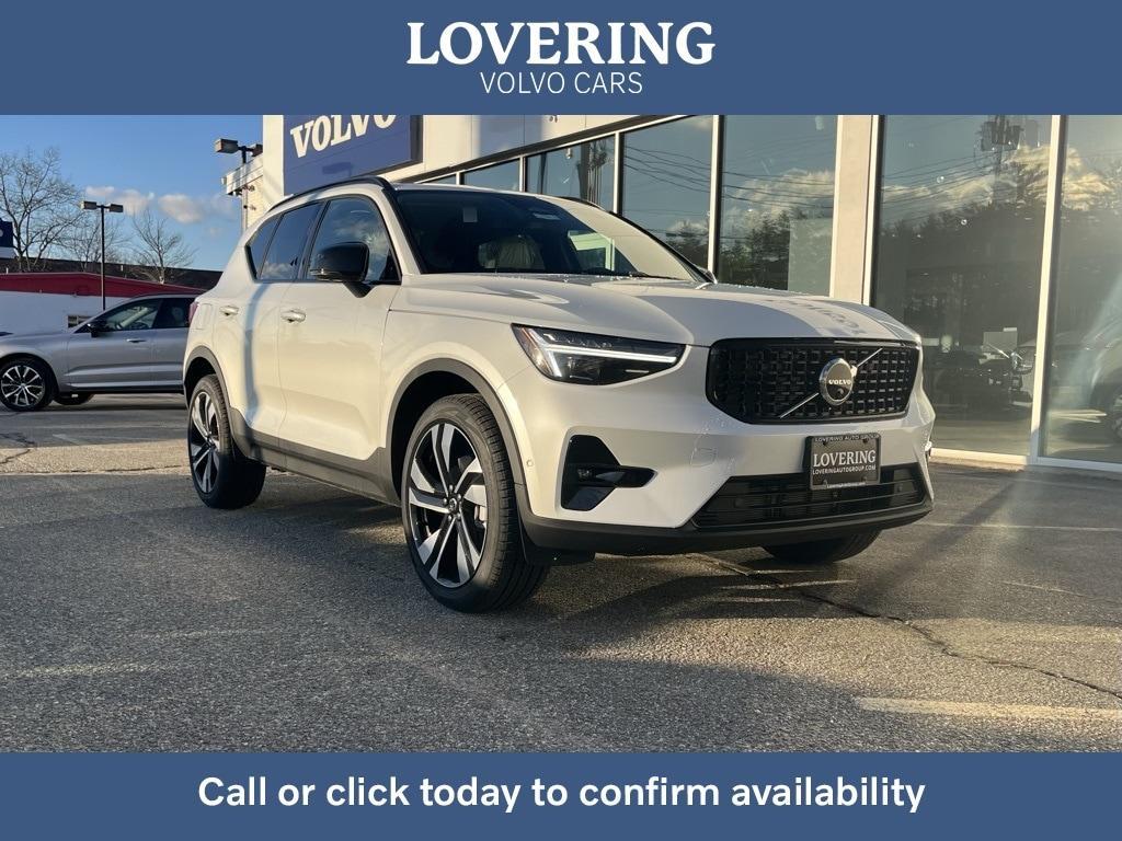 new 2025 Volvo XC40 car