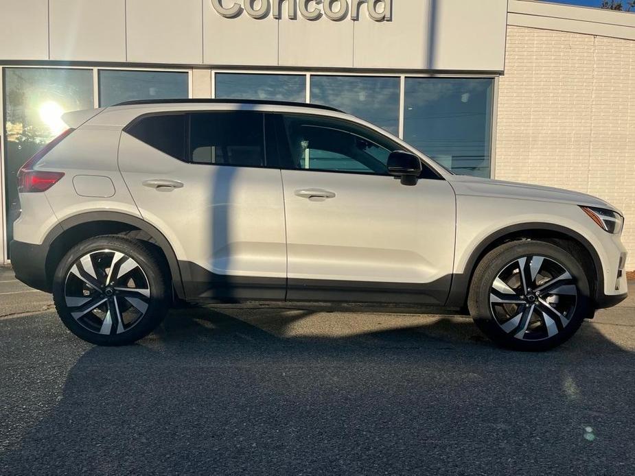 new 2025 Volvo XC40 car