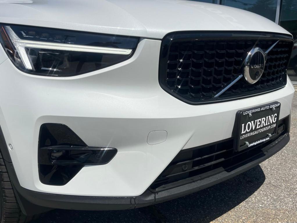 new 2025 Volvo XC40 car, priced at $45,435