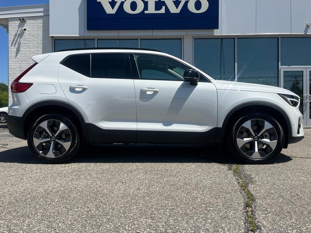 new 2025 Volvo XC40 car, priced at $45,435