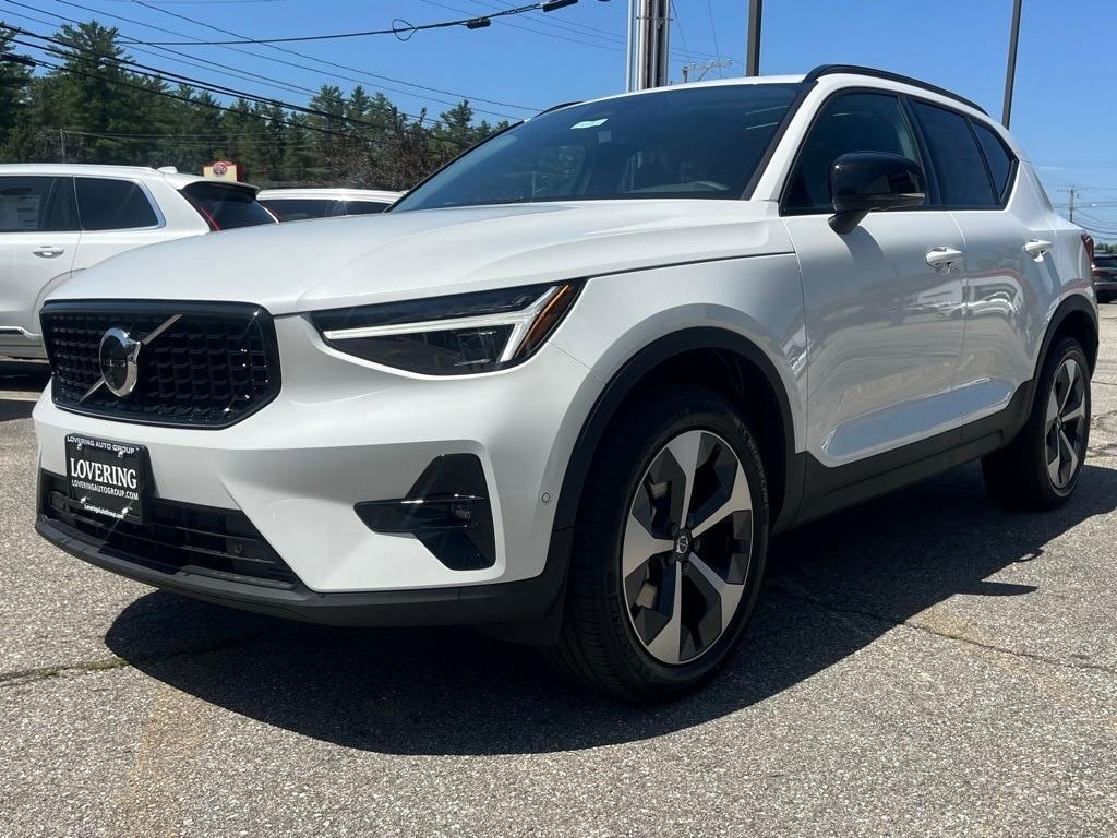 new 2025 Volvo XC40 car, priced at $45,435