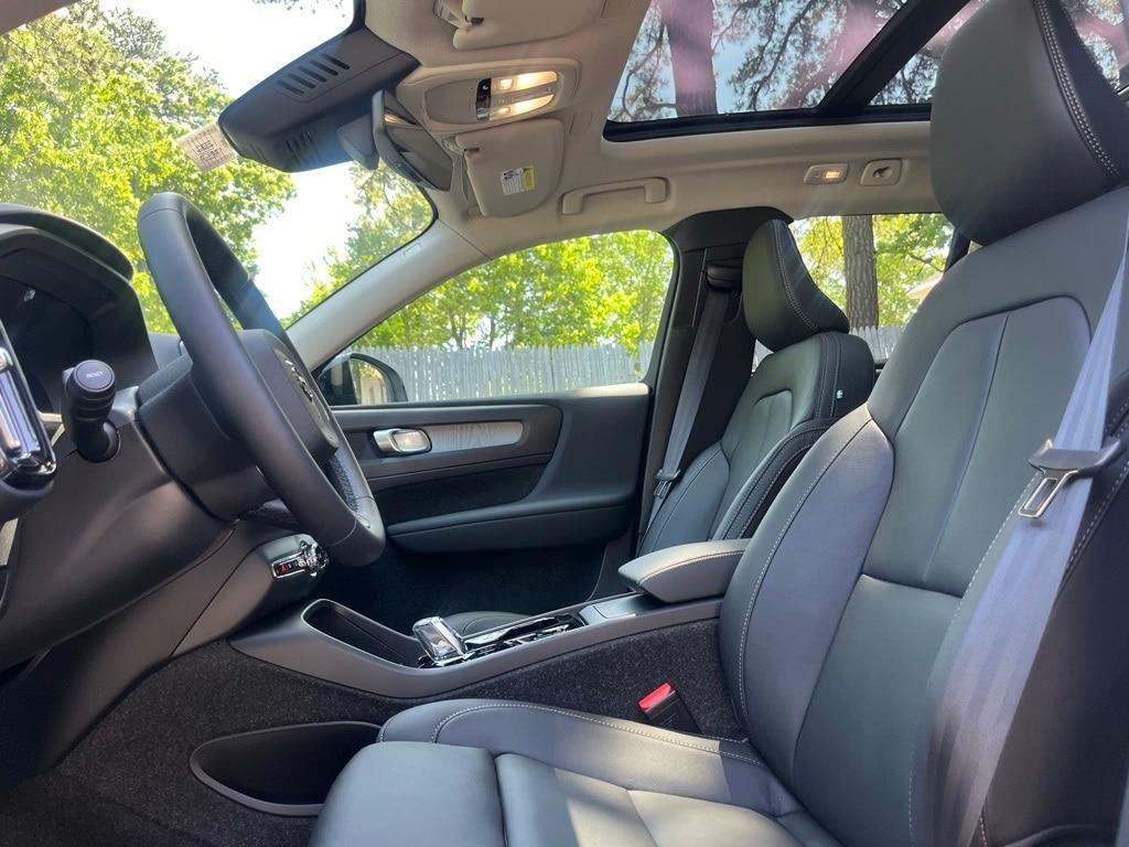 new 2025 Volvo XC40 car, priced at $45,435