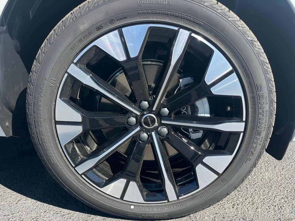 new 2026 Volvo XC60 car, priced at $57,985