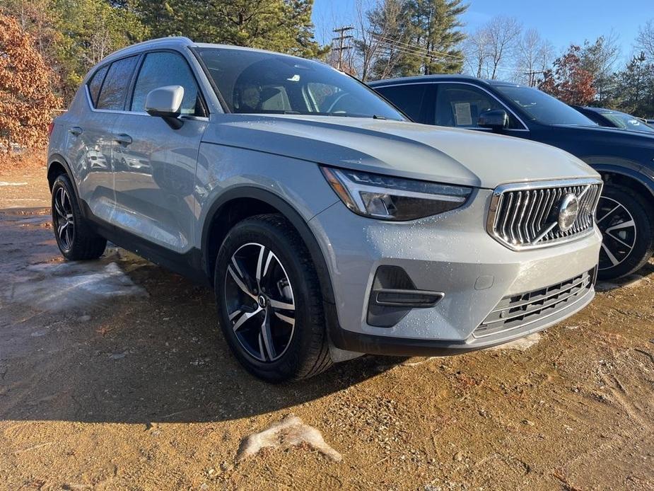 used 2024 Volvo XC40 car, priced at $32,724