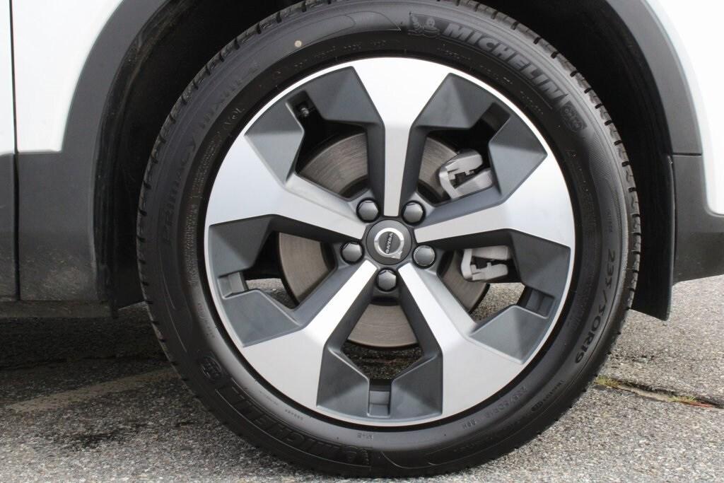 new 2025 Volvo XC40 car, priced at $44,015