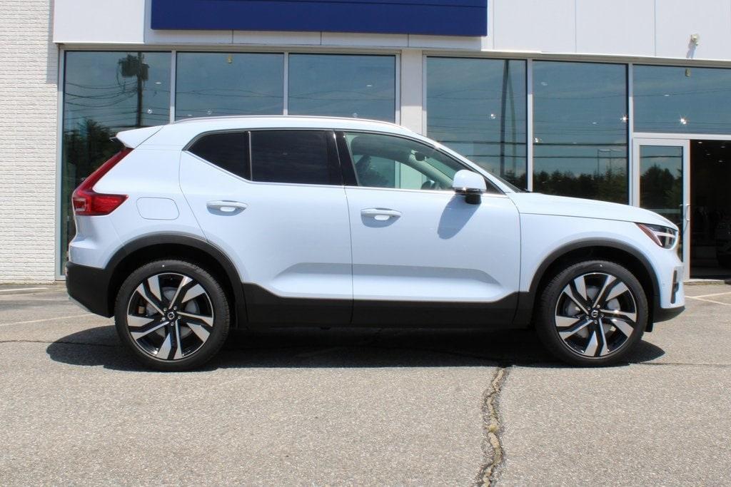 new 2024 Volvo XC40 car, priced at $50,885