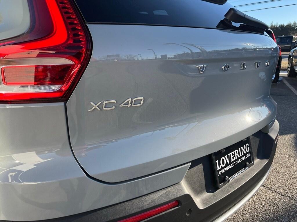 new 2025 Volvo XC40 car, priced at $44,015