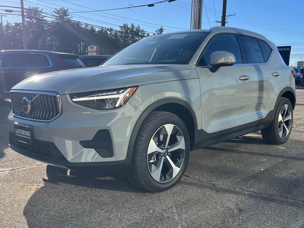 new 2025 Volvo XC40 car, priced at $44,015