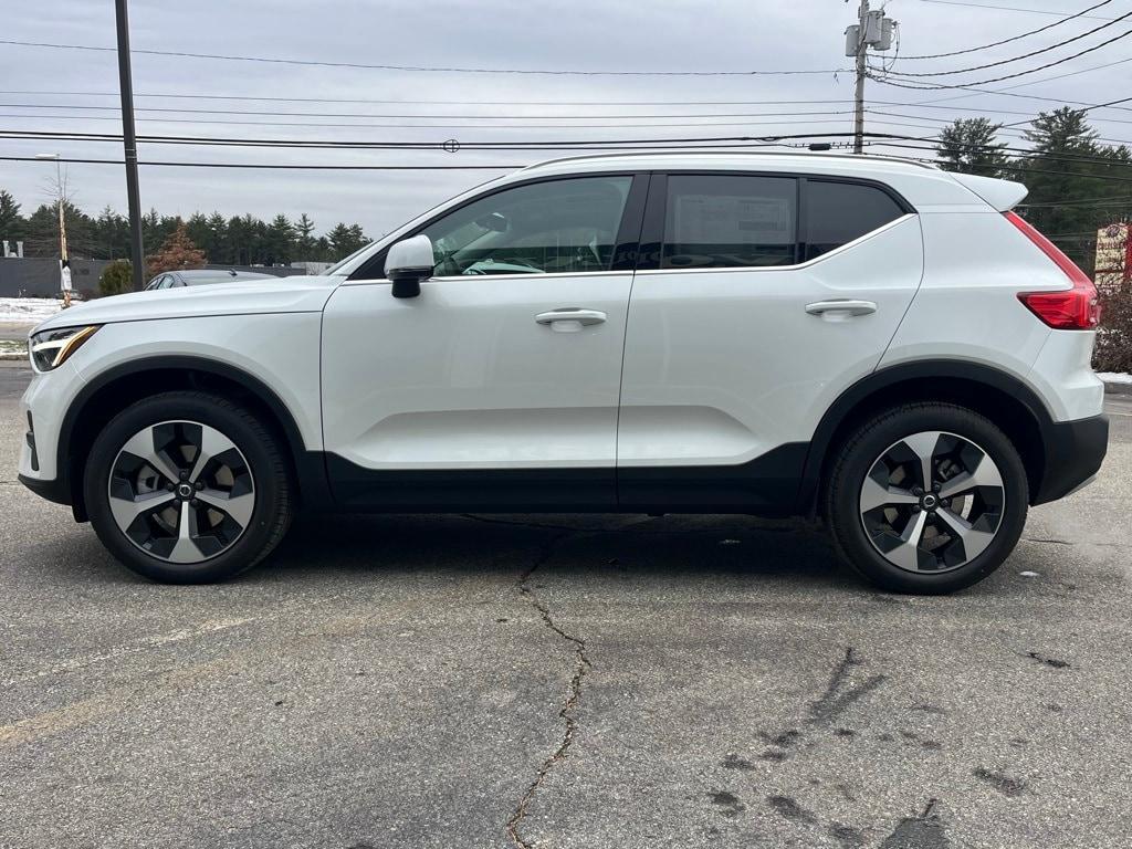 new 2025 Volvo XC40 car