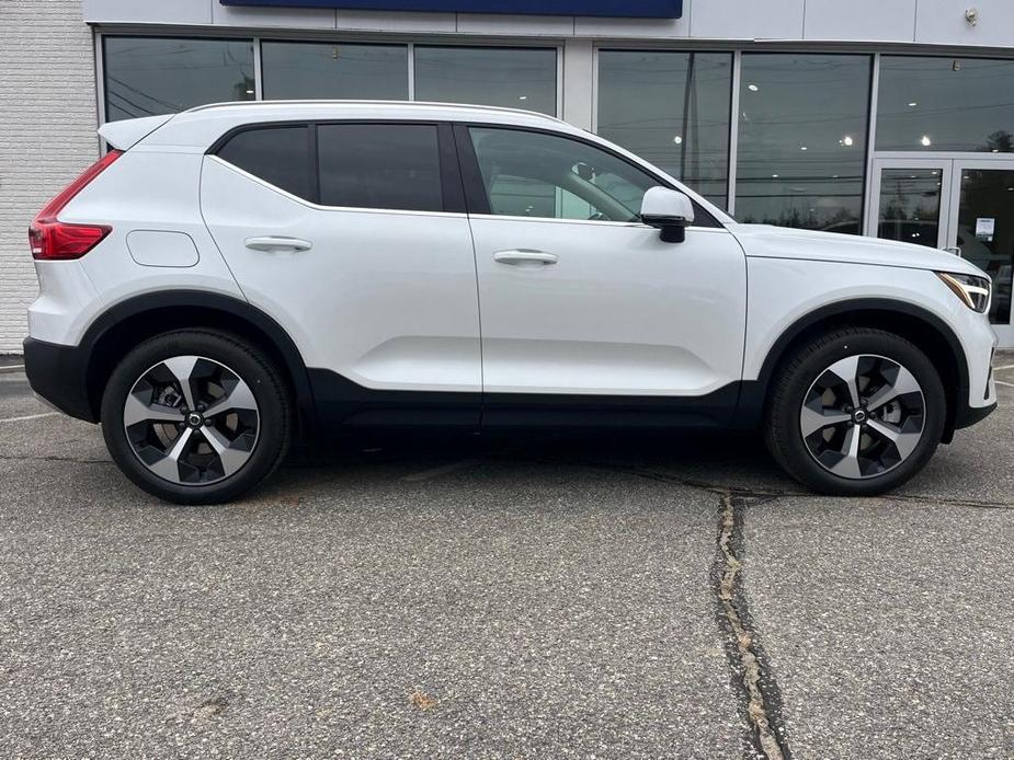 new 2025 Volvo XC40 car