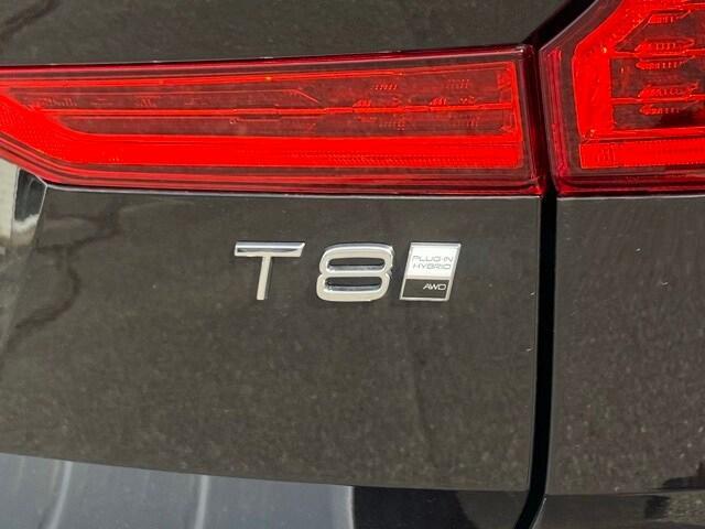 new 2025 Volvo XC60 Plug-In Hybrid car