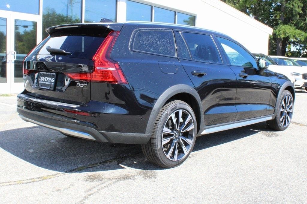 new 2025 Volvo V60 Cross Country car