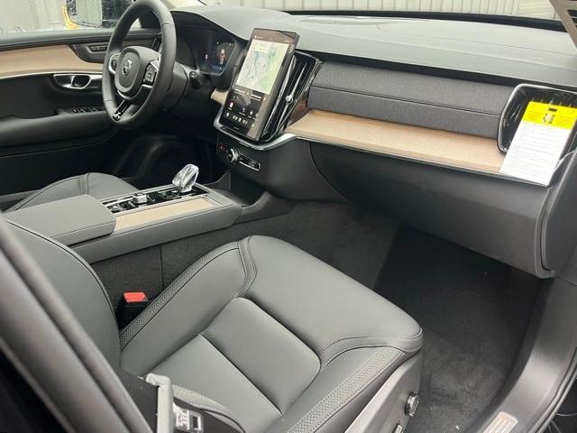 new 2025 Volvo XC90 Plug-In Hybrid car