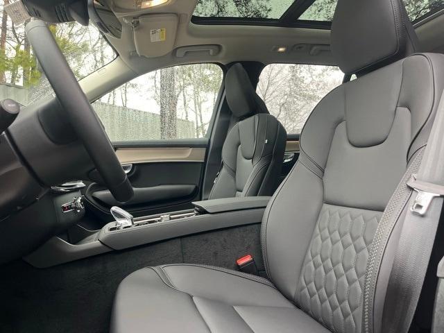 new 2025 Volvo XC90 Plug-In Hybrid car