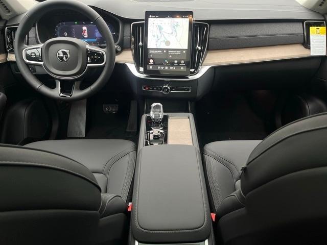 new 2025 Volvo XC90 Plug-In Hybrid car